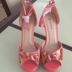 Brand new high heels shoes